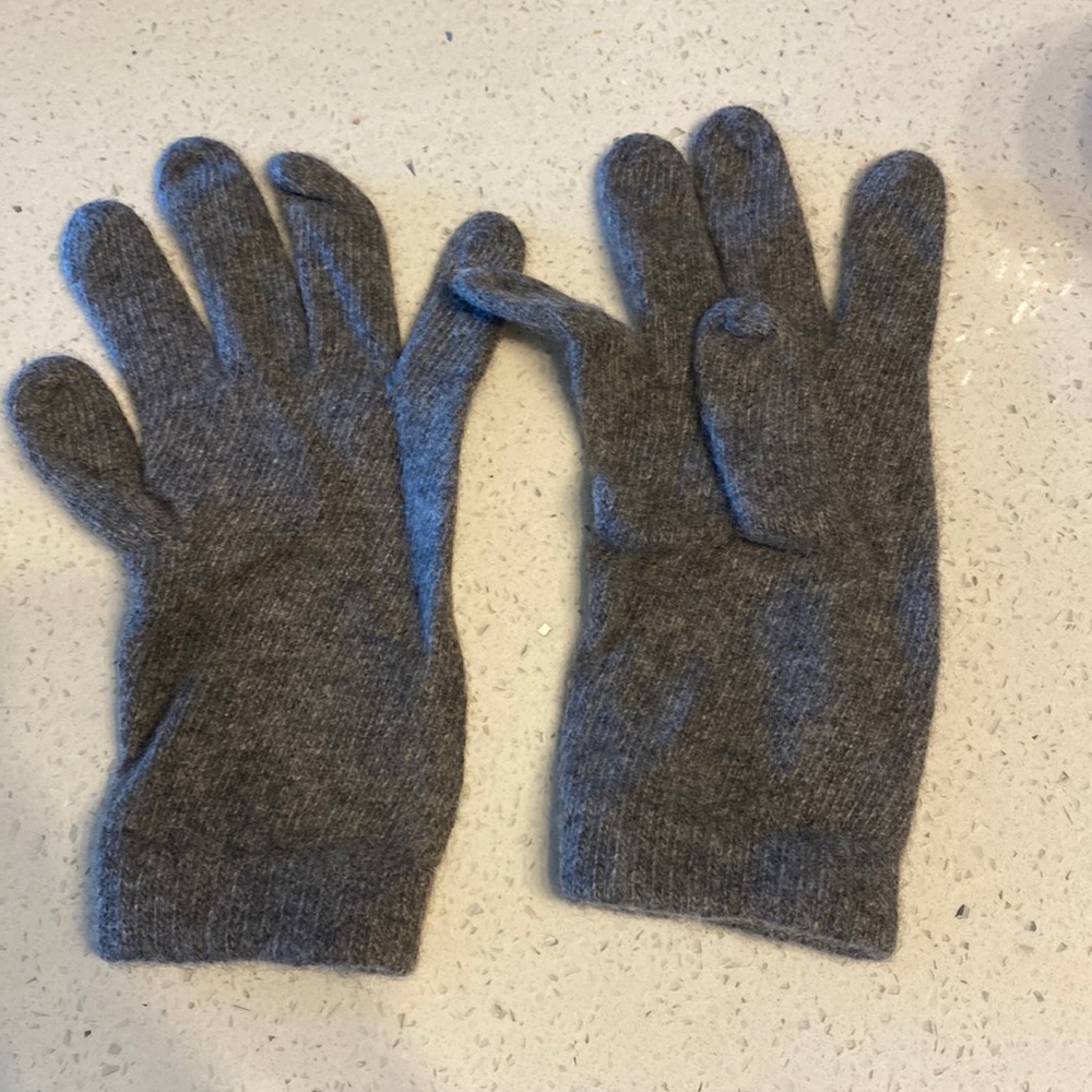 100% Cashmere Grey Winter Gloves, Never Worn!